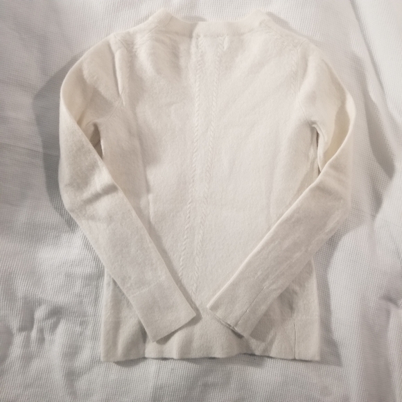 Banana Republic Pull Over Italian Yarn Sweater - Picture 2 of 3